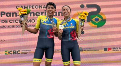 Mateo Ramírez y Natalie Revelo, con sus medallas de plata del Panamericano de Ruta, el 21 de mayo de 2024.