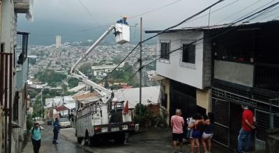 Trabajos de mantenimiento de un barrio de Guayaquil, el 25 de abril de 2024.