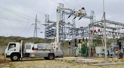 Trabajos de mantenimiento de un subestación eléctrica en Santa Elena, el 21 de mayo de 2024.