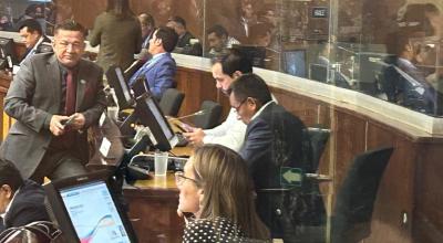 El legislador de ADN, Jonathan Parra, durante una sesión del Pleno en Quito, el 29 de mayo de 2024.
