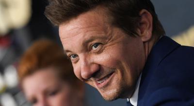 El actor Jeremy Renner recuerda el accidente que casi le quita la vida, previo al estreno de la temporada 3 de 'Mayor of Kingstown'.