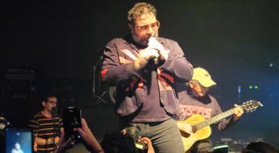 El músico Luis Rueda, en un concierto en el Teatro Centro de Arte de Guayaquil, el 30 de mayo de 2024.