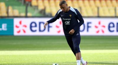 Kylian Mbappé durante el entrenamiento de la selección de Francia del 4 de junio de 2024.