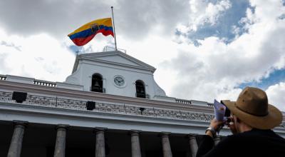 Imagen referencial de la bandera de Ecuador en el Palacio de Carondelet en Quito, agosto de 2023.