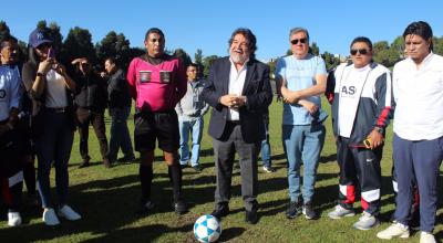 Patricio Espinosa (centro), rector de la Universidad Central en un evento deportivo, el 18 de mayo de 2024.