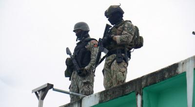 Militares en una redada en el Centro de Detención N4 de Manabí, 5 de junio de 2024.