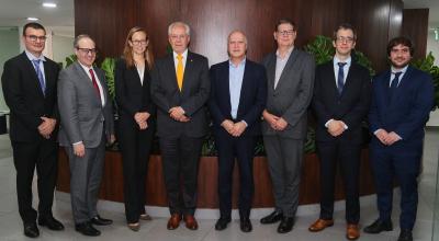 Directores del Banco Mundial junto al presidente de la Corporación Financiera Nacional (CFN), en Quito, mayo de 2024.