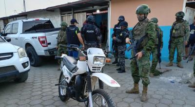 Operativo del Ejército en el barrio Cuba Libre, en Manta, el 7 de junio de 2024.