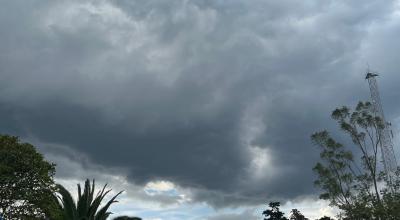 Cielo de Quito nublado, 18 de junio de 2024.