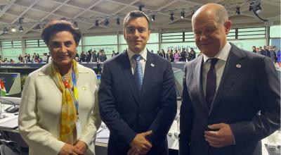 La canciller Gabriela Sommerfeld junto al presidente Daniel Noboa y el canciller alemán Olaf Scholz, en la cumbre de Suiza, 17 de junio de 2024.