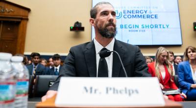 Michael Phelps habla durante una audiencia del Subcomité de Supervisión e Investigaciones sobre Examen de las medidas antidopaje antes de los Juegos Olímpicos de 2024, el 25 de junio.