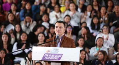 El presidente Daniel Noboa durante la entrega de becas a mujeres en el sur de Quito, el 26 de junio de 2024.