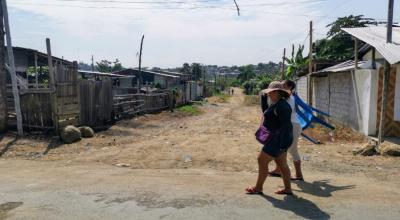 Vista de una calle de Ciudad de Dios, un enclave urbano marginal en el noroeste de Guayaquil.