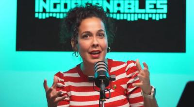 La periodista Alondra Santiago en una parte de su programa online, el 26 de junio de 2024.