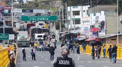 Paro de transportistas en el puente internacional de Rumichaca, paso fronterizo entre Ecuador y Colombia, 2 de julio de 2024. 