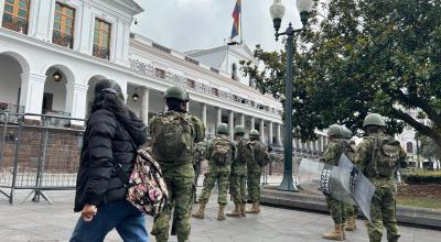 Militares resguardan este 4 de julio el Palacio de Gobierno ante el anuncio de marchas del FUT.