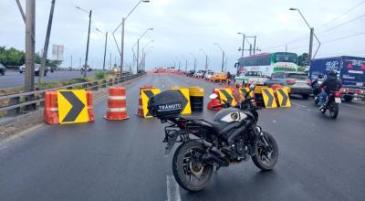 Cierre de carriles en el Puente de la Unidad Nacional, en el tramo entre Durán y La Puntilla (Samborondón). 