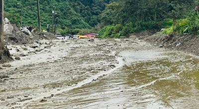 Un deslizamiento en el sector de Maspa/Cuyuja, en la provincia de Napo, provocó el cierre temporal de la vía Baeza-Papallacta.