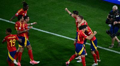 Dani Olmo festeja el segundo gol de España en el duelo de semifinal ante Francia, por la Eurocopa 2024.