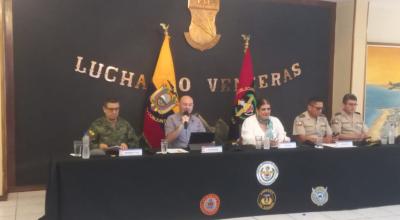 Los ministros de Defensa, Gian Carlo Loffredo; y del Interior, Mónica Palencia, en su habitual rueda de prensa sobre seguridad en Manabí, el 8 de julio de 2024. 