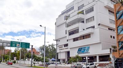 Vista del edificio Astudillo, en Cuenca, en donde hay locales de la CFN en remate.