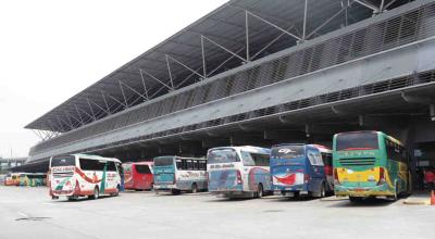 Imagen referencial de buses en la Terminal Terrestre de Guayaquil, abril de 2023.