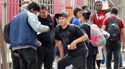 Migrantes esperan en las plazas de la ciudad de Tapachula, en el estado de Chiapas, el miércoles 10 de julio de 2024.