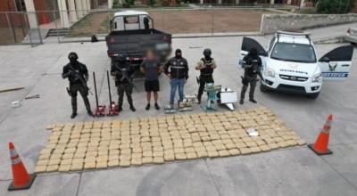 La Policía incautó 251 paquetes de cocaína encontrados en un camión, el 10 de julio de 2024.