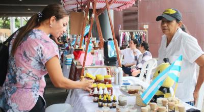 Feria Emprende del Ministerio de Producción, en el Malecón del Salado, en Guayaquil, julio de 2024. Imagen referencial. 