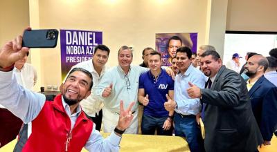 Los dirigentes del transporte interprovincial en reunión con el entonces presidente electo, Daniel Noboa, el 15 de octubre de 2023.