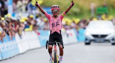 Alexander Cepeda celebra su victoria en la Etapa 2 del Tour de l'Ain, en Francia, el 14 de julio de 2024.