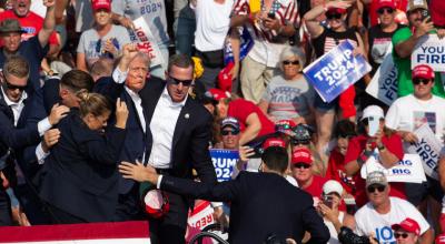 El candidato a la presidencia de Estados Unidos, Donald Trump, resultó herido tras un ataque en un mitin, el 13 de julio de 2024.