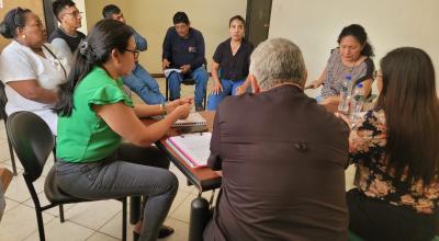 Empleados del Ministerio de Salud en una reunión del Sindicato Osuntramsa.