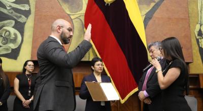 La vicepresidenta de la Asamblea, Viviana Veloz (RC), posesiona a Mario Godoy como nuevo presidente de Judicatura el 16 de julio de 2024.