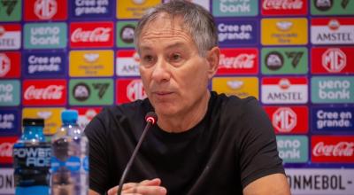 Ariel Holan en la rueda de prensa del partido entre Barcelona SC y Red Bull Bragantino, 17 de julio de 2024.