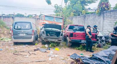 Carros en un desguazadero encontrado en Nueva Prosperina, Guayaquil, el 18 de julio de 2024.