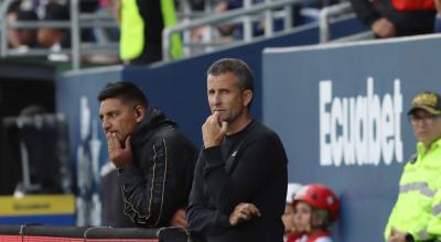 El técnico de Deportivo Cuenca, Igor Oca, dirige el partido ante Independiente del Valle el domingo 05 de mayo de 2024.