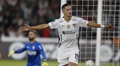 Alex Arce festeja su gol, en el partido de Liga de Quito ante Always Ready, el 18 de julio de 2024.