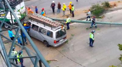 Personal de la ATM en una accidente de tránsito en Guayaquil.