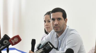 El ministro de Obras Públicas, Roberto Luque, en una rueda de prensa en Manabí el 16 de julio de 2024.