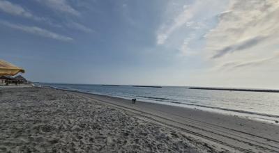 Una vista de la playa de la isla Jambelí, en El Oro, que registra poca concurrencia de turistas desde mayo de 2024.