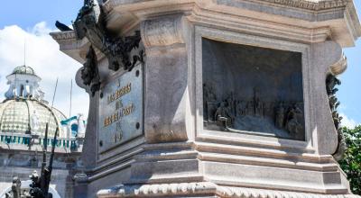 Quito: Al monumento de la Independencia también le robaron letras y números. ¿Cuánto costará su reparación?