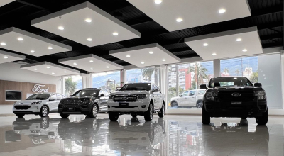 Vehículos en el nuevo concesionario Orgu Ford en Quito.