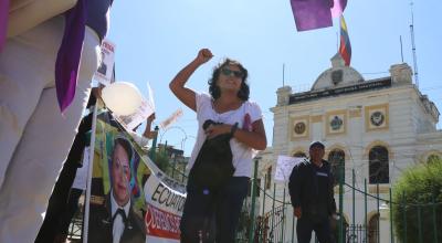 Familiares y amigos de la subteniente Aidita Ati realizaron un plantón en los exteriores del Ministerio de Defensa, el 29 de julio de 2024.