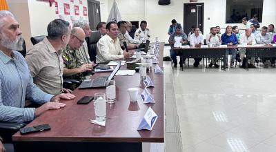 Reunión de transportistas y funcionarios del Gobierno en Samborondón el 29 de julio de 2024.