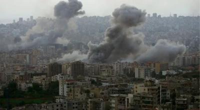 Una nube de humo surge de la ciudad libanesa de Beirut tras un ataque aéreo de Israel.