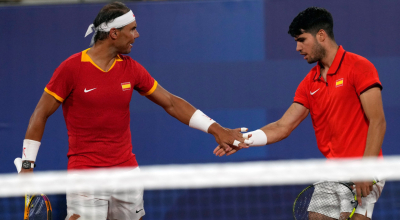 Rafael Nadal y Carlos Alcaraz durante su partido de este 31 de julio de 2024.