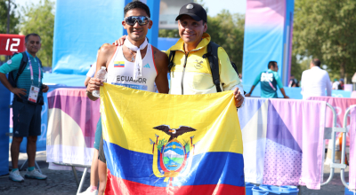 Daniel Pintado y Jefferson Pérez se tomaron una foto inolvidable en París, después de la medalla lograda por Pintado el 1 de agosto de 2024.