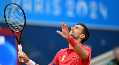 Novak Djokovic durante su partido ante Stefano Tsitsipas este jueves 1 de agosto de 2024.