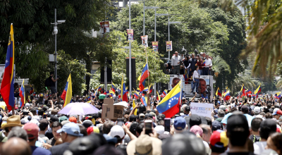 La líder opositora de Venezuela, María Corina Machado, habla durante una protesta en rechazo a los resultados oficiales de las elecciones presidenciales, que dan la victoria al presidente Nicolás Maduro.